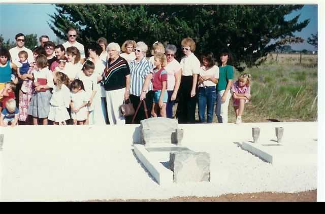 1990 Brown Family Reunion - Cemetery at Colonia Dublan