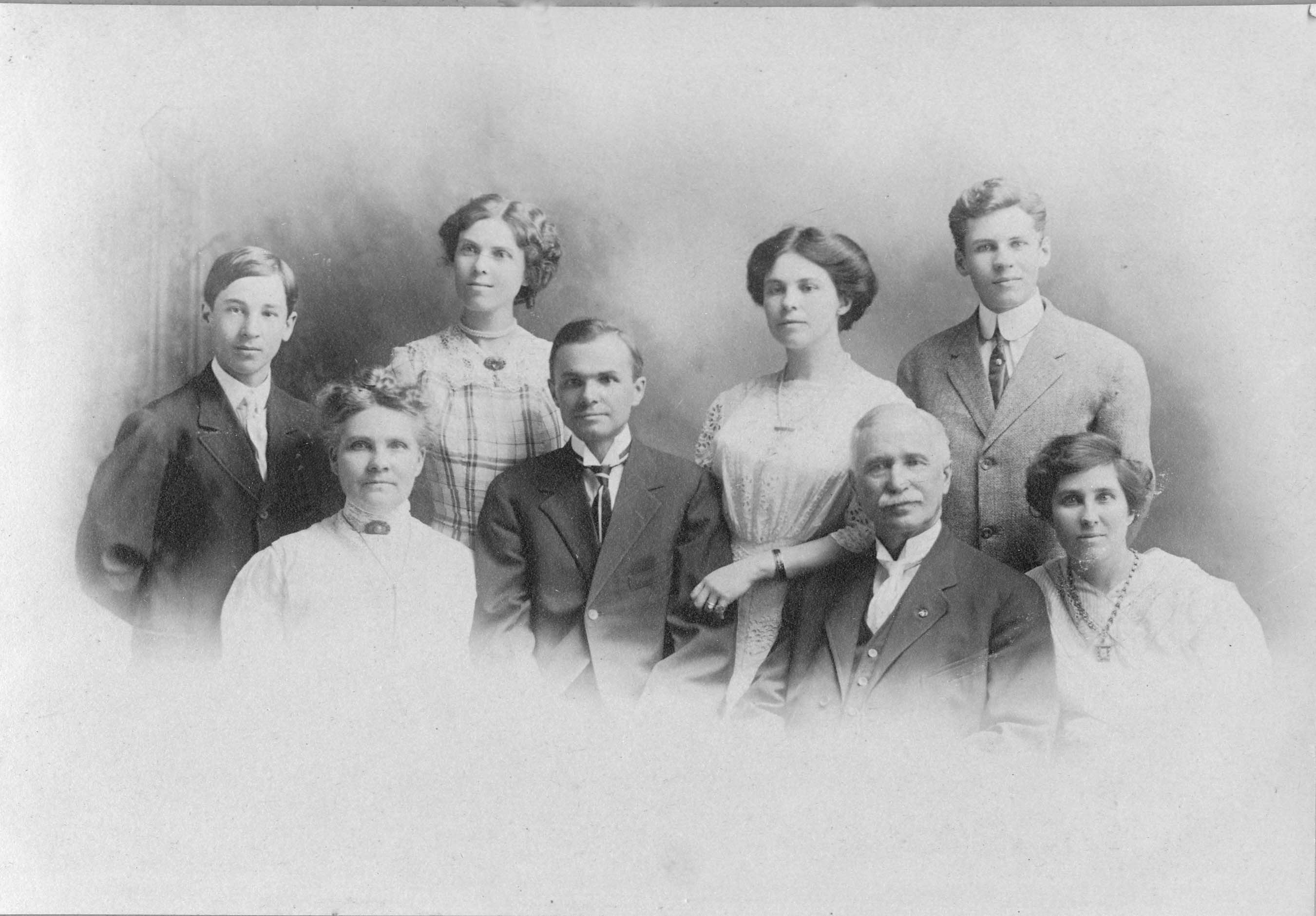Pjhoebe Adelaide Brown Snyder and Family 1911 in SLC, Utah