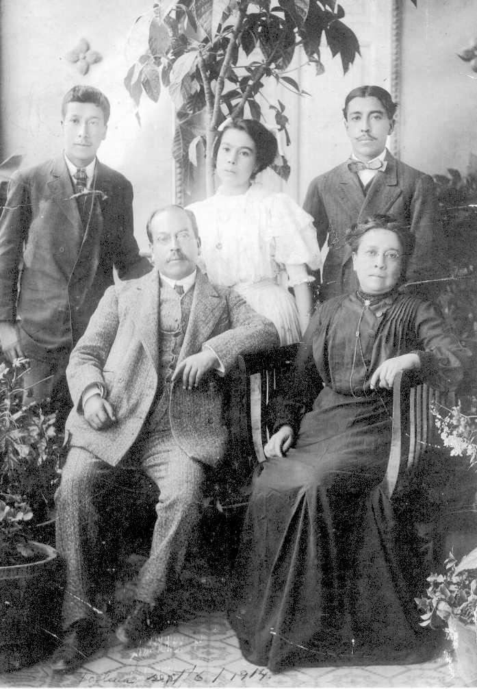 Everardo Navas Molina's mother and her family on September 8, 1914 in Toluca