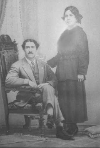 Filiberto Navas de Valdes and his bride, Lucia Molina de Zaldivar c. 1916
