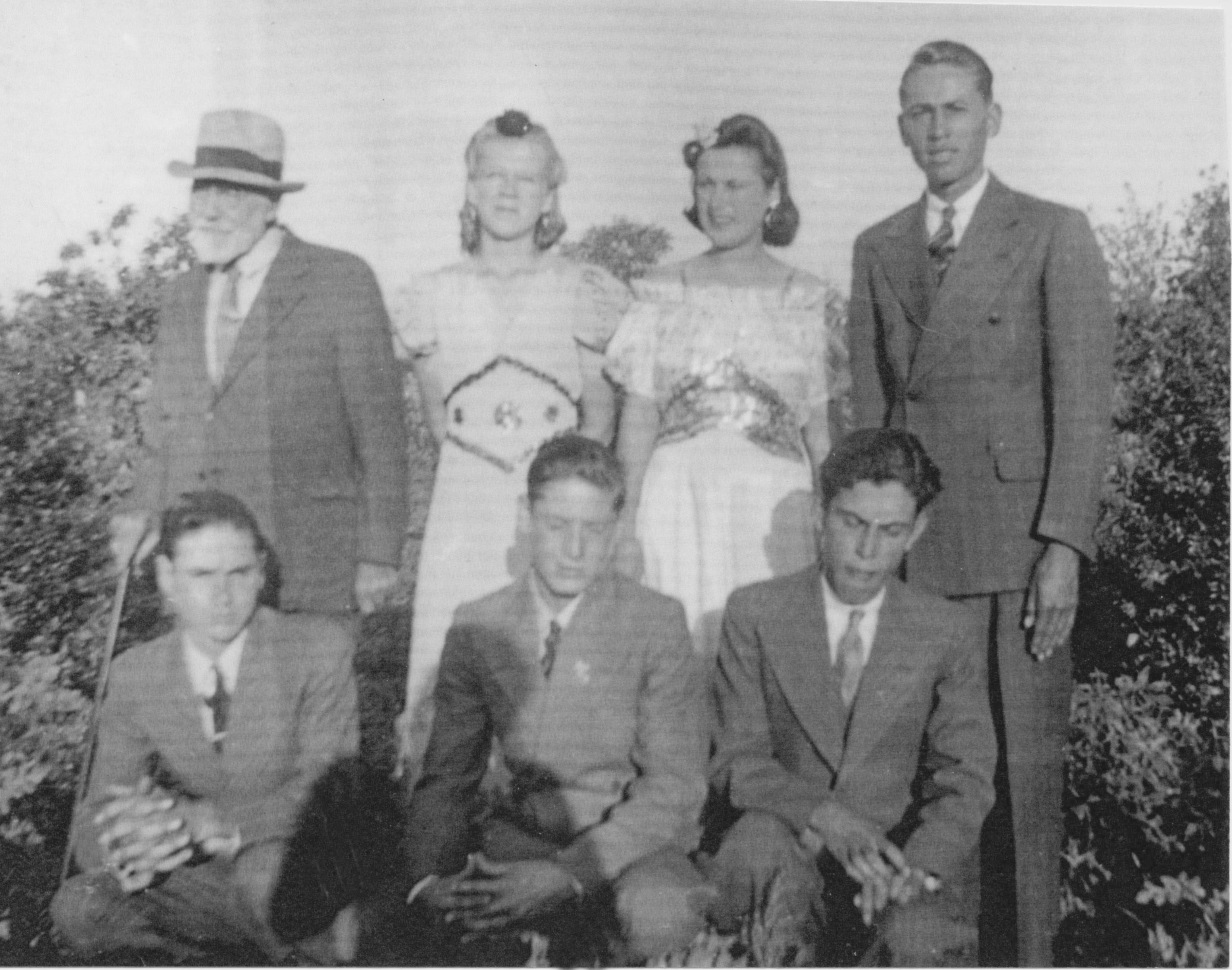 Orson Pratt Brown, Mary, Bertha, Gus; kneeling: Pauly, Aron, unknown indiv., around 1944