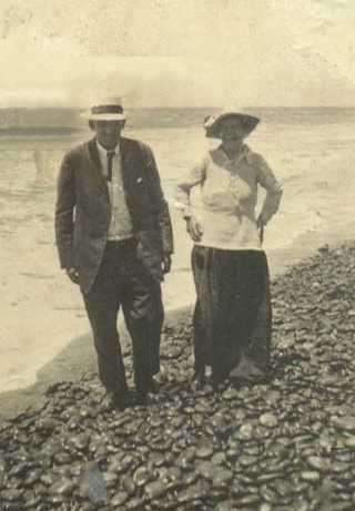 Willard Richard Skousen with wife, :aiara Annise Robinson Skousen